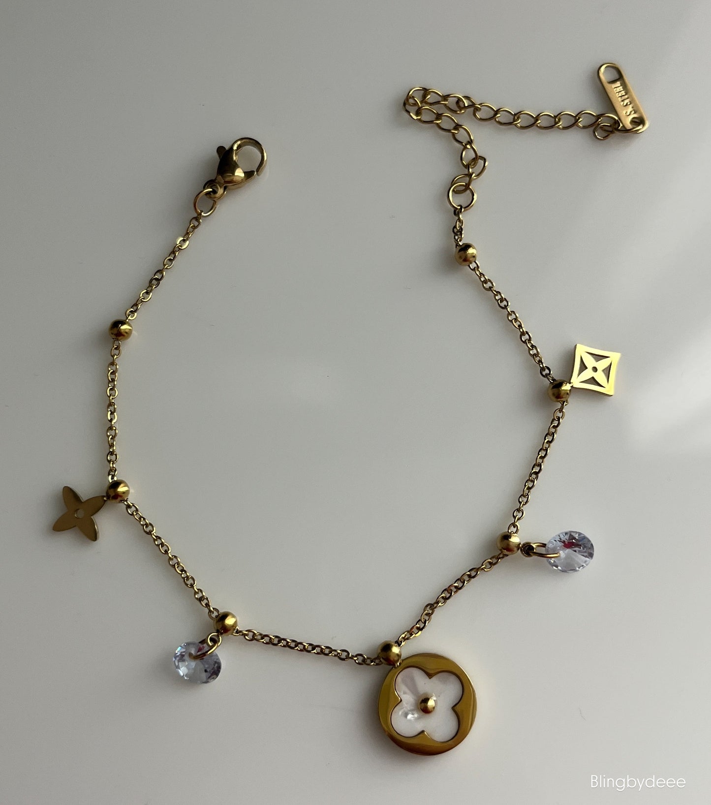 Clover charm bracelet