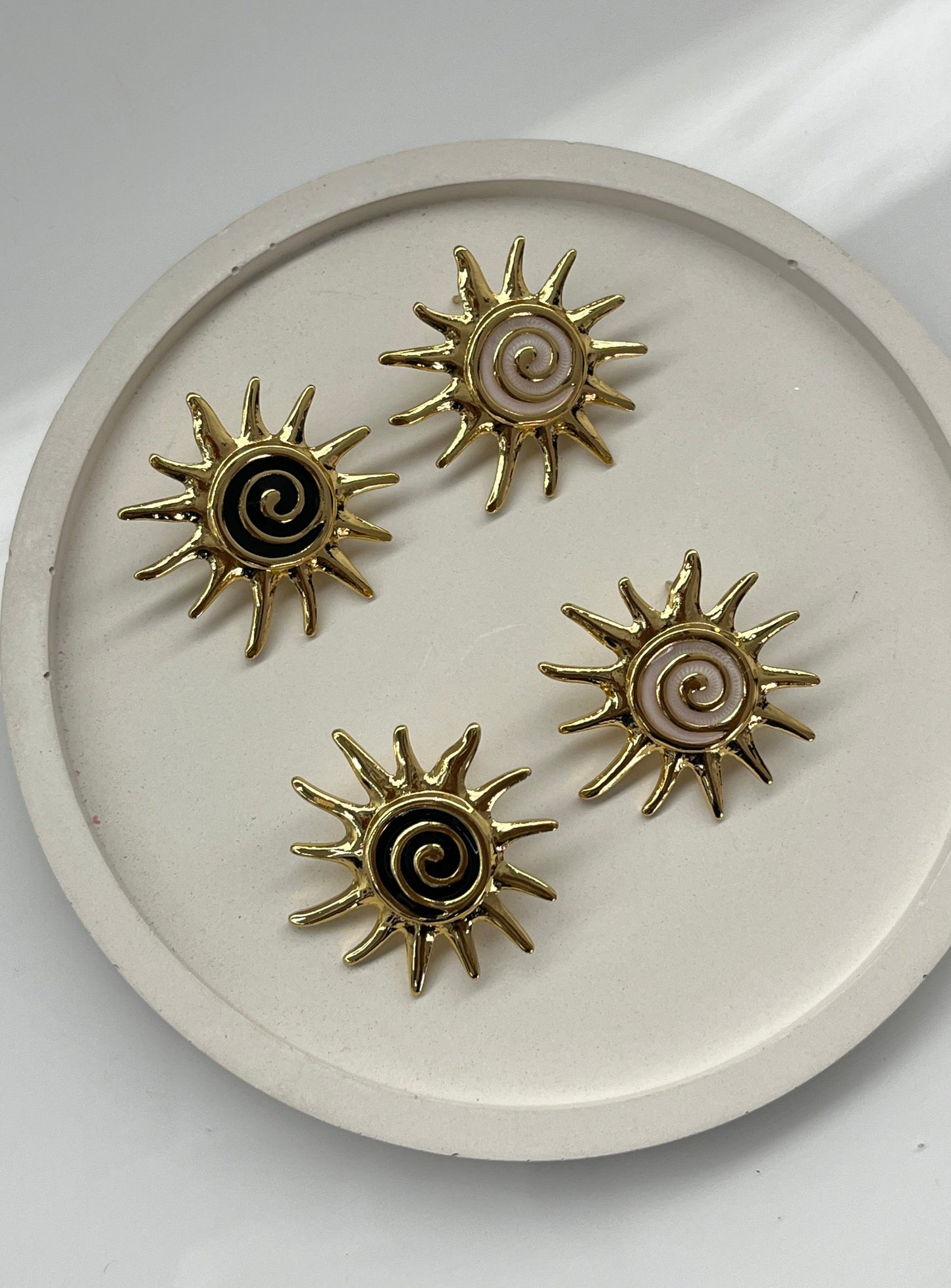 Sunspell Spiral Studs
