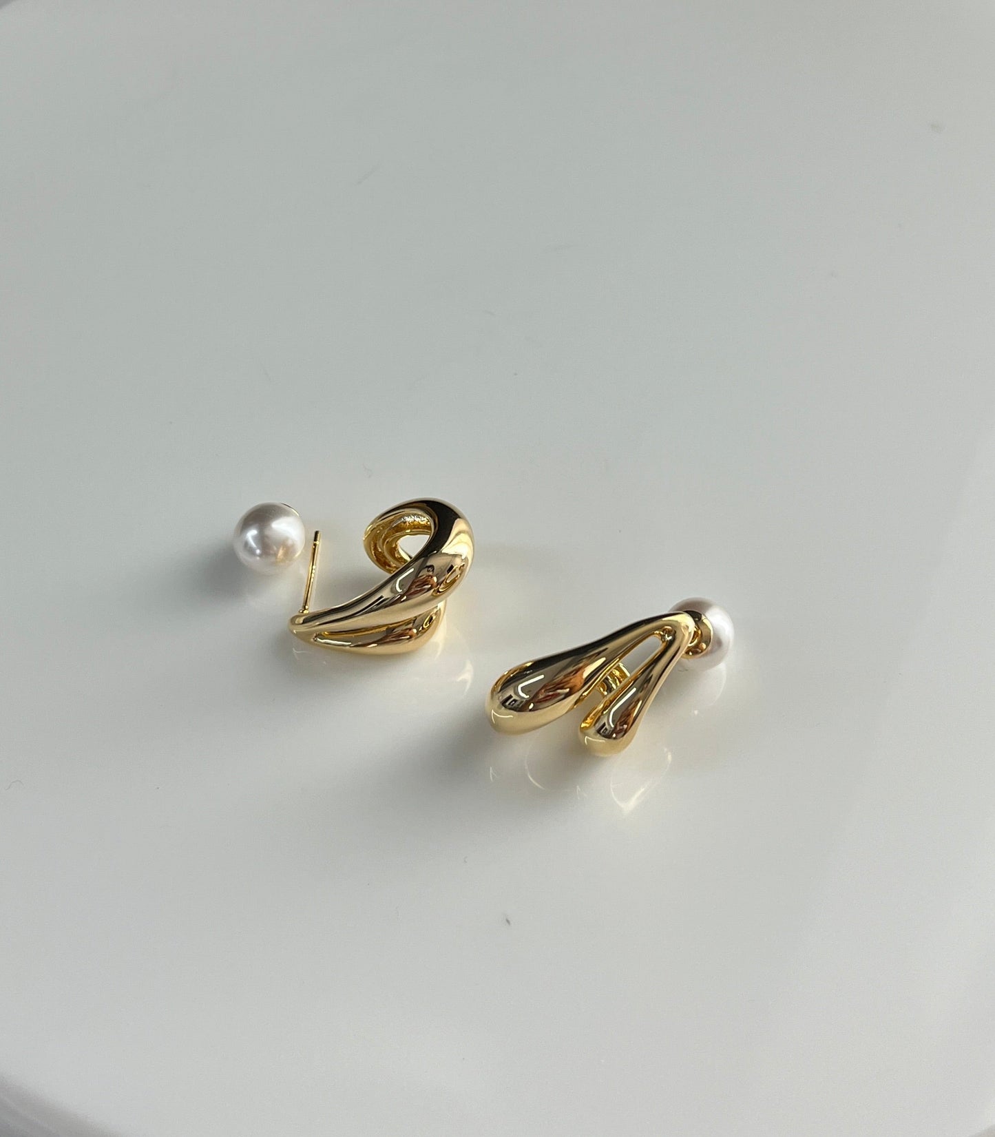 Ziva Pearl Earrings